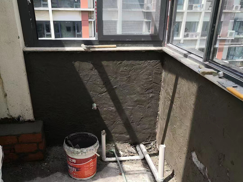 封闭式阳台墙壁漏水怎么办？阳台墙面翻新方案分享